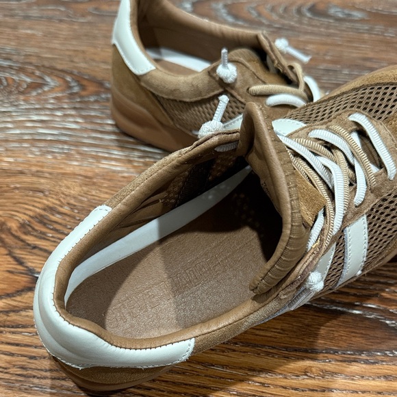 Steve Madden Tan and Cream Sneakers - Picture 6 of 16
